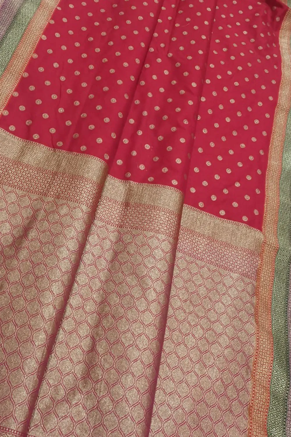 Elegant Red Banarasi Silk Saree: Traditional Charm with a Modern Twist