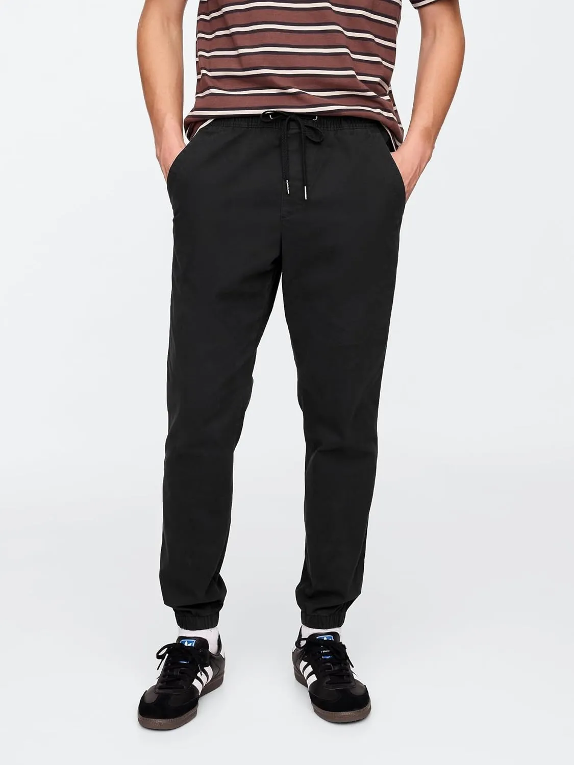 GAP Men's Essential Jogger Pant