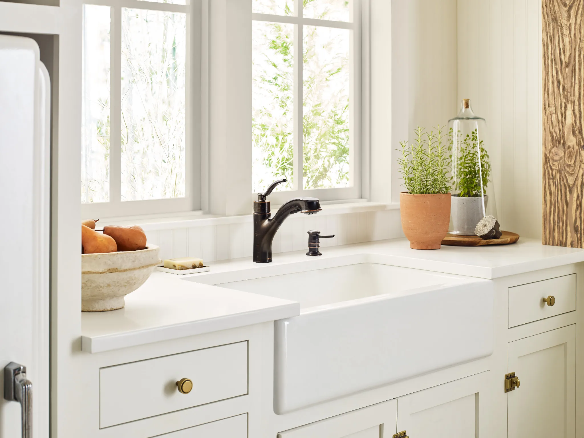 Marbrook One-Handle High Arc Pullout Kitchen Faucet
