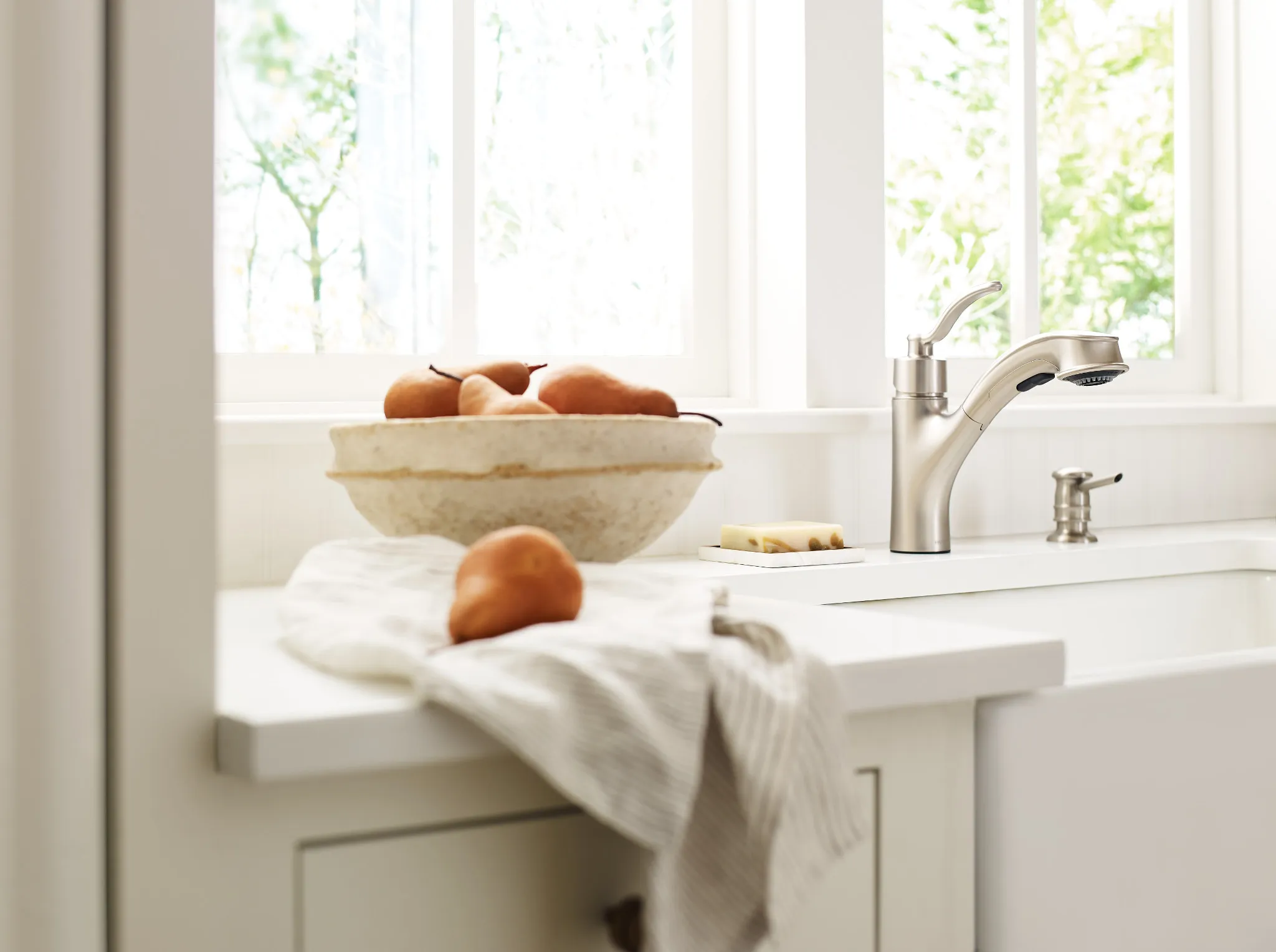Marbrook One-Handle High Arc Pullout Kitchen Faucet