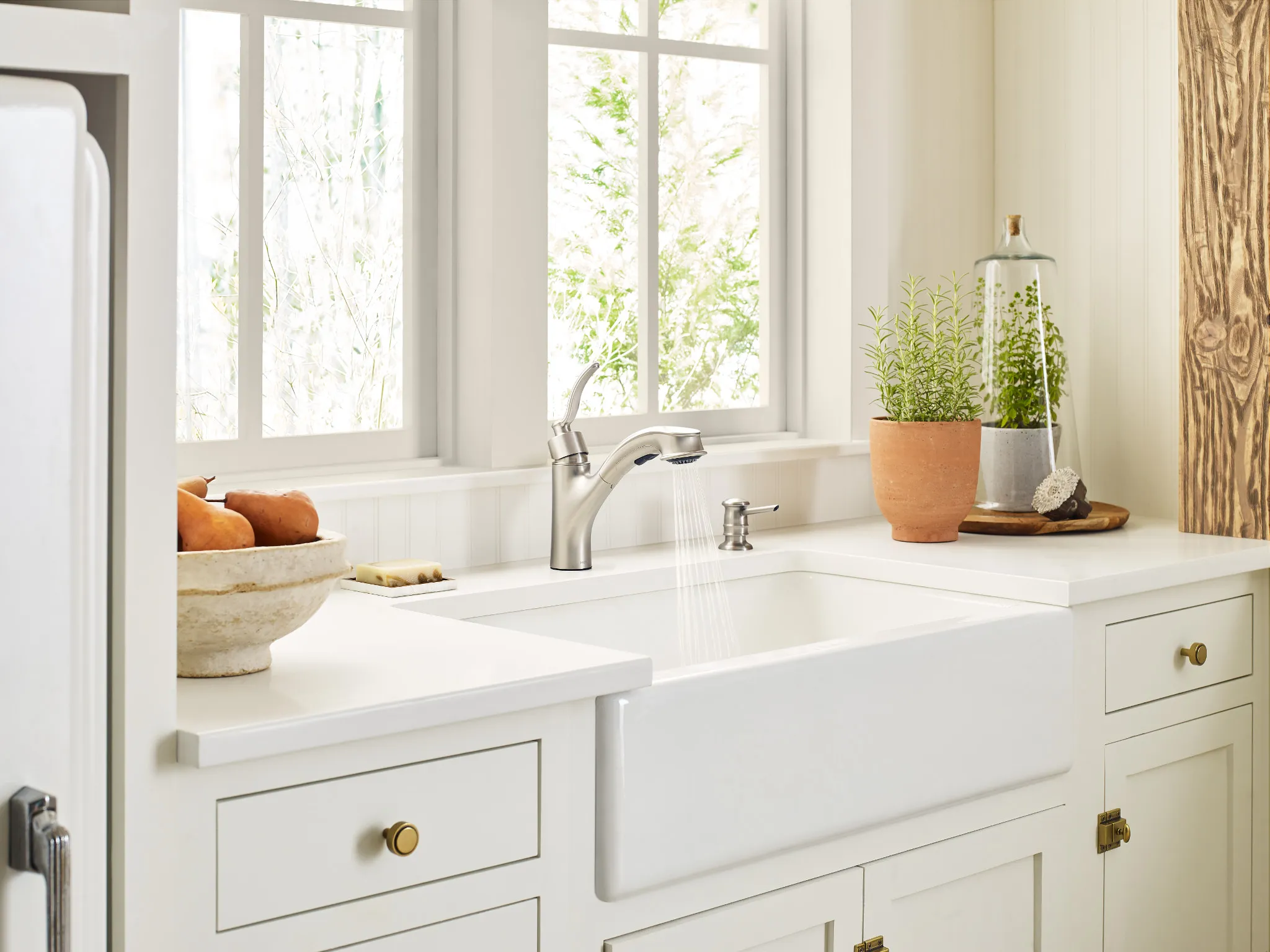 Marbrook One-Handle High Arc Pullout Kitchen Faucet