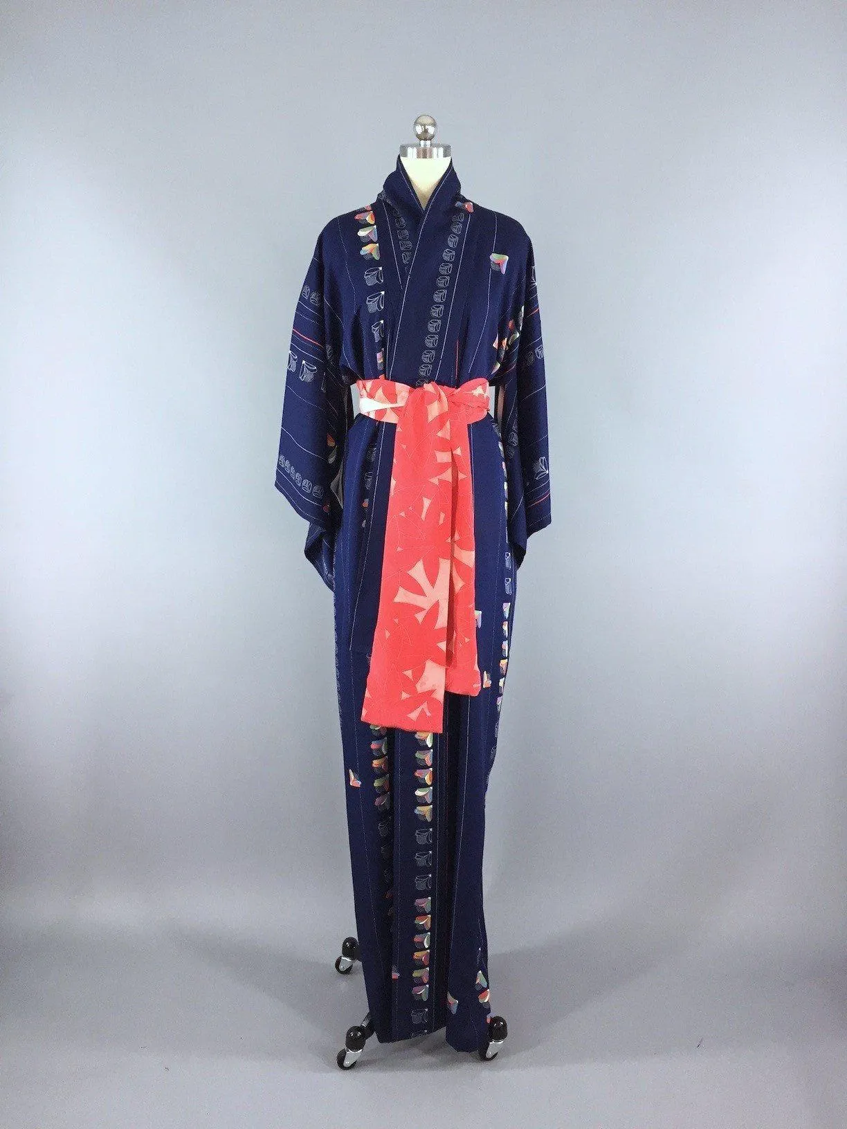 Vintage 1960s Vintage Kimono Robe / Mod Navy Blue Floral