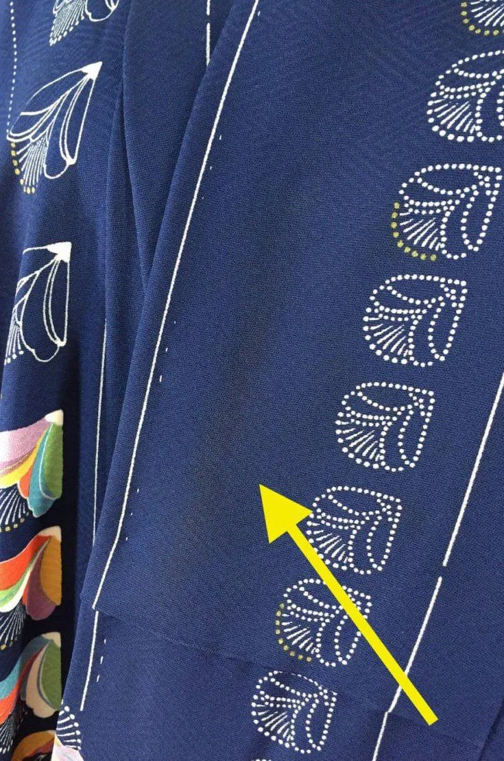 Vintage 1960s Vintage Kimono Robe / Mod Navy Blue Floral